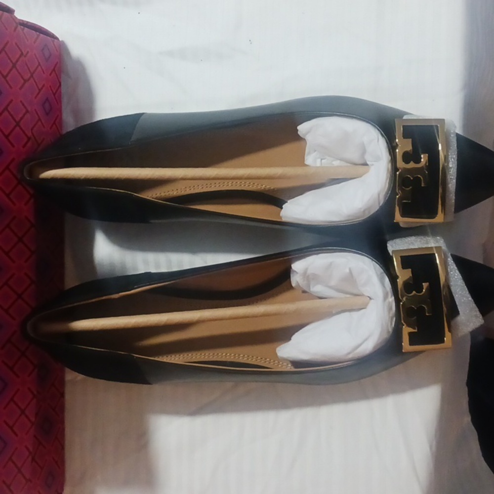 Tory Burch Black Leather flats sz 7.5